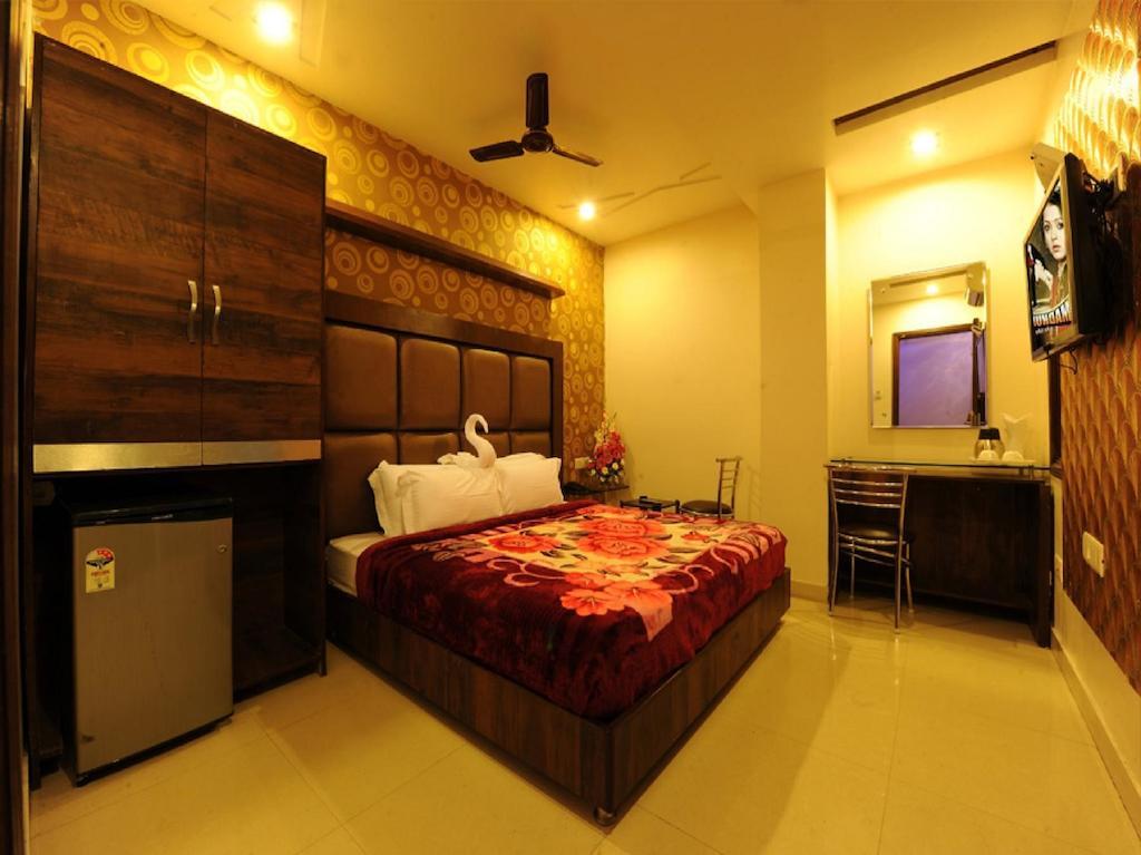 אמריצר Hotel Pearl Inn & Suites חדר תמונה