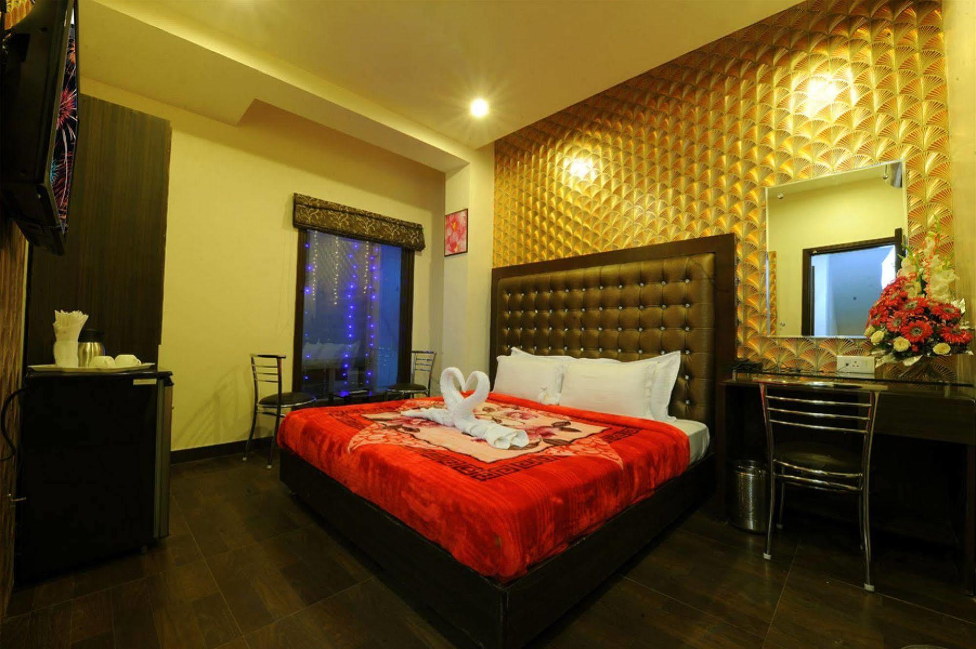 אמריצר Hotel Pearl Inn & Suites מראה חיצוני תמונה