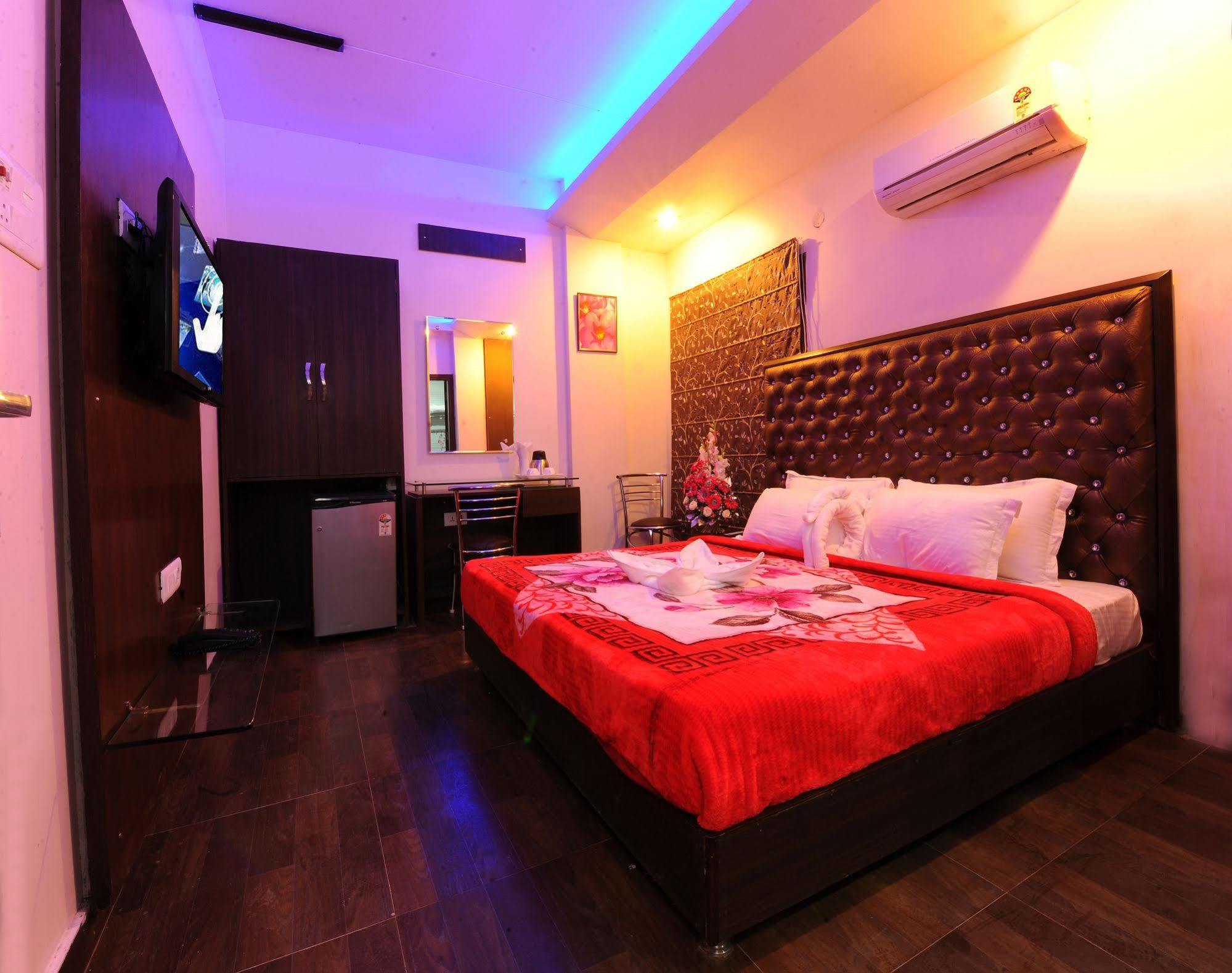 אמריצר Hotel Pearl Inn & Suites מראה חיצוני תמונה