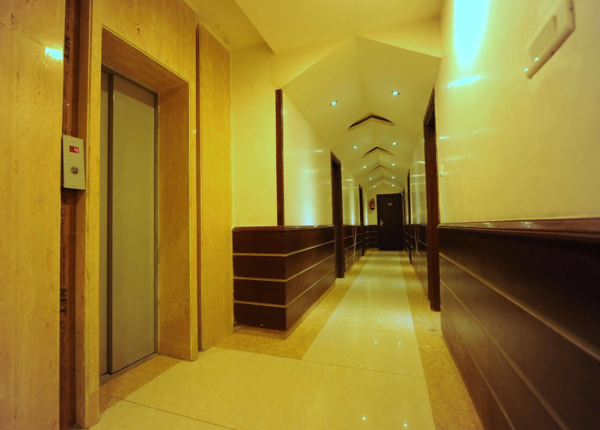 אמריצר Hotel Pearl Inn & Suites מראה חיצוני תמונה