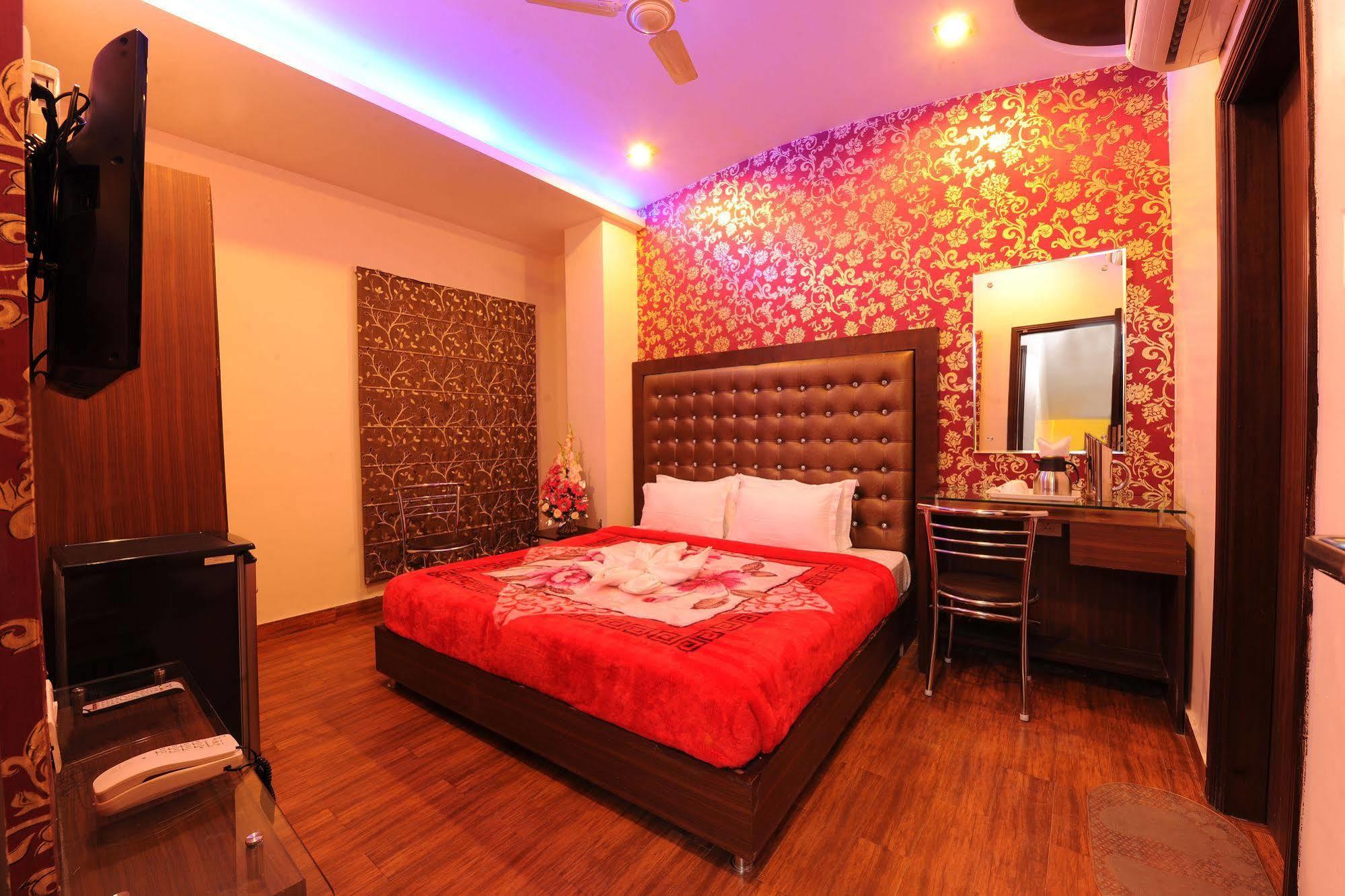 אמריצר Hotel Pearl Inn & Suites מראה חיצוני תמונה
